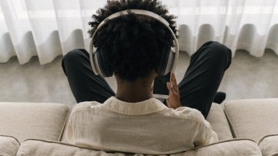 Oglądaj bez wydawania pieniędzy: darmowe filmy z reklamami